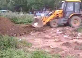 COVID-19 victim's body buried using JCB Earthmover in Tirupati; Video surfaces online