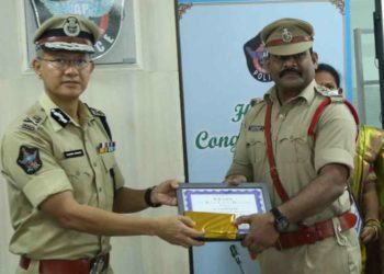 Vizag Cyber Crime Police bag ABCD awards for busting honey trap case