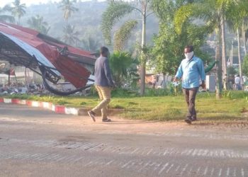 Citing violation of norms, the Greater Visakhapatnam Municipal Corporation (GVMC) authorities, on Saturday morning, demolished the Go Karting centre in Visakhapatnam. Police personnel were deployed in large numbers at the site as the concerned officials carried out the demolition. Located at the Hub for Youth, Mangamaripeta, the Go Karting arena belongs to TDP's Kasi Viswanath, who is known to be a close associate of Visakhapatnam North MLA Ganta Srinivasa Rao. The officials claimed that the centre was constructed over 4 acres of land with the requisite permissions and violating the Coastal Regulation Zone (CRZ) norms. The Town Planning officials of the GVMC have been cracking the whip on unauthorised and illegal structures across the city. In October, the GVMC demolished the compound wall and toilet abutting the residence of former MP and TDP leader Sabbam Hari claiming that they were constructed on government land. Earlier this month, the Visakhapatnam Metropolitan Region Development Authority (VMRDA) officials vacated Fusion Foods restaurants citing violation of norms related to the extension of the lease.