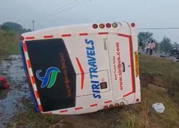 Bus from Vizag to Hyderabad overturns midway, 35 injured