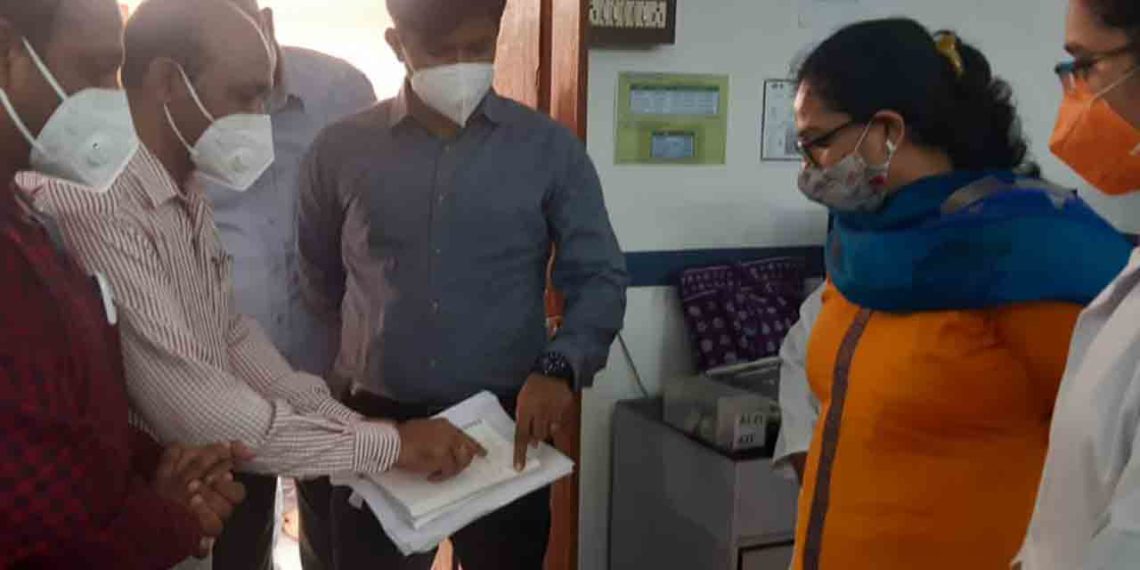 GVMC Commissioner inspects Covid vaccination centres in Vizag