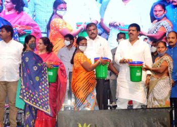 'Gaurav awards' distributed to men and women of Visakhapatnam