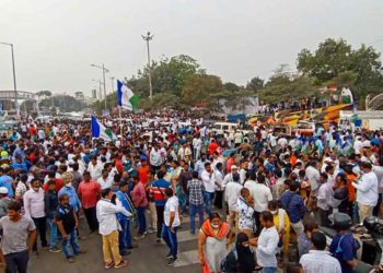 Vizag Steel Plant privatisation: YSRCP takes out 25-km long padayatra in city