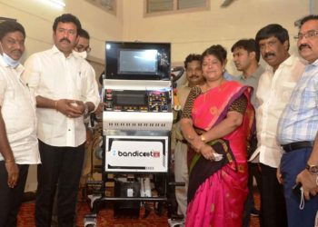 Vizag Mayor inaugurates the first underground drain cleaning robot