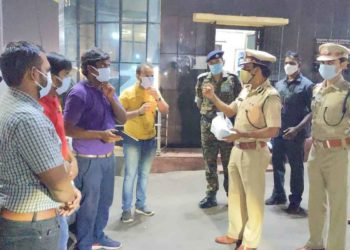 Vizag Police crack the whip on those without masks in public places