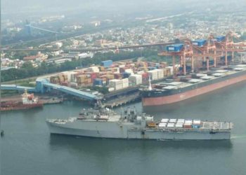 INS Jalashwa arrives at Vizag with medical equipment from Brunei and Singapore