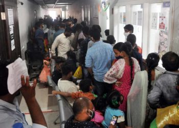 Covid-19 norms going for a toss with heavy rush at e-KYC centres in Vizag