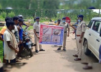 Awareness programme on crossing railway tracks in Visakhapatnam by waltair railway division