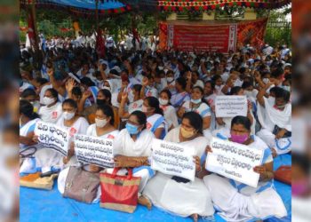 Vizag ASHA workers stage massive protests demanding their long-pending requests