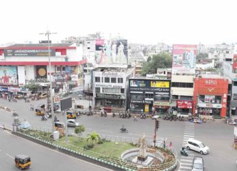 5 different types of people you would find at traffic signals in Vizag