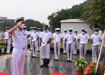 Chief of the Naval Staff Admiral Karambir Singh pays farewell visit to ENC in Vizag