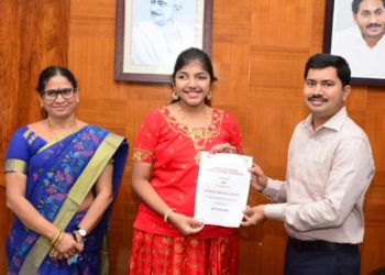 Vizag girl awarded with Bal Shakti Puraskar 2021 by the District Collector