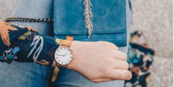 4 Analog watches for women who like to own their style