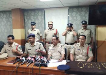 The Visakhapatnam Police arrest four accused in two robbery cases