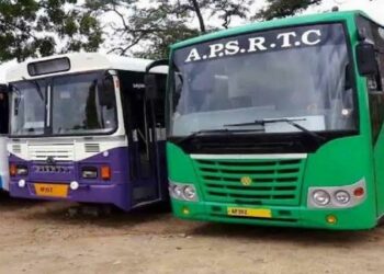 CPI(M) protests in Visakhapatnam against RTC bus fare hike