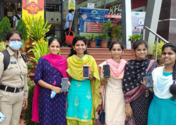 Vizag Disha Police conduct awareness drive on SOS app in the city