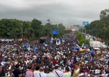 Visakha Garjana amid heavy rainfall causes traffic troubles for Vizag citizens