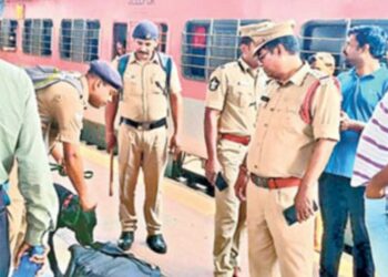 10 kilos of ganja uncovered at Visakhapatnam Railway Station, source to be ascertained