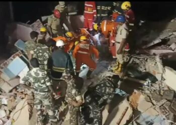 Visakhapatnam: Dilapidated building collapses in Maharanipeta, three dead and five injured