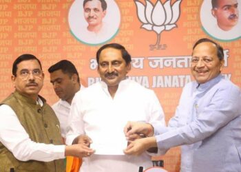 Former CM Kiran Kumar Reddy joins BJP