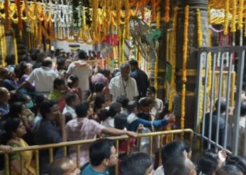 Visakhapatnam: Thousands throng Simhachalam Chandanotsavam