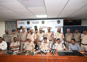 Visakhapatnam Police nab notorious burglar, recover items worth 1.3 lakh in robbery case