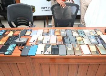 Visakhapatnam Police bust Mahadev Book online betting scam, seize cash and electronics