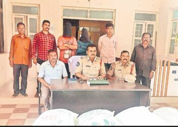 Visakhapatnam: Two attempt ganja smuggling from agency, 200 kilos and 2 cars seized