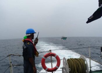 Distressed fishing boat with 10 men rescued near Visakhapatnam coast