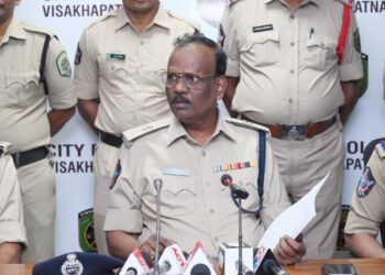 Visakhapatnam Crime: Police nab thief in SKS School gold heist