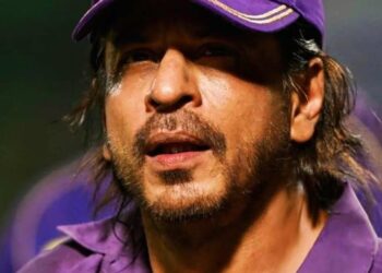 Watch: Shah Rukh Khan visits Vizag, cheers for KKR in IPL match!