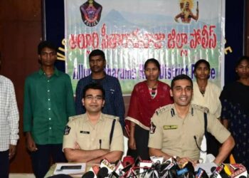 6 Maoist cadres surrender to Visakhapatnam Police