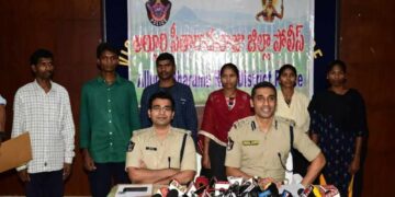 6 Maoist cadres surrender to Visakhapatnam Police