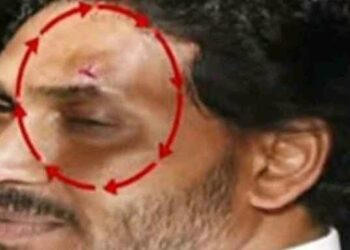 Stone attack on Jagan during roadshow in Vijayawada