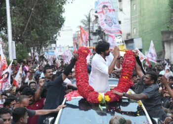 Pawan Kalyan urges people to vote for TDP-JSP-BJP in Anakapalle Meeting