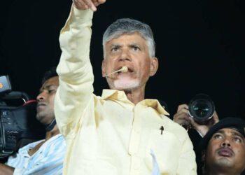 Stone attack at Chandrababu Naidu in Gajuwaka 