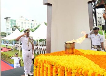Wreath laying ceremony held to pay tribute to Kargil War heroes in Visakhapatnam