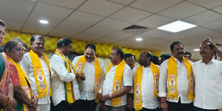 7 party corporators in Visakhapatnam switch from YSRCP to TDP