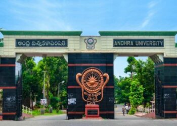 Did you know that Andhra University relocated from Visakhapatnam to Guntur for 3 years?