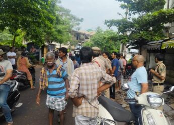 Roadside shops, push carts removed in 22nd ward of Vizag