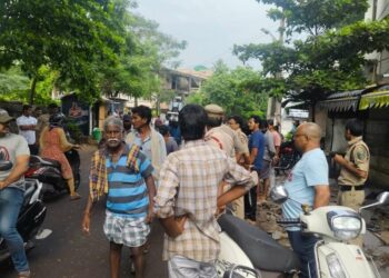 GVMC removes shop vendors in Visakhapatnam