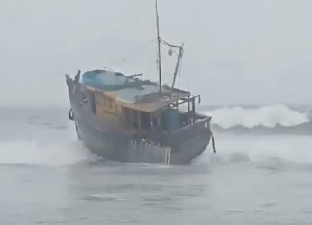 Fishing boat sinks near Visakhapatnam Harbour, resulting in ₹20 lakh loss for fishermen