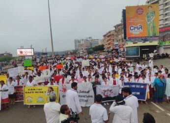 Kolkata incident: junior doctors in Vizag take out rally