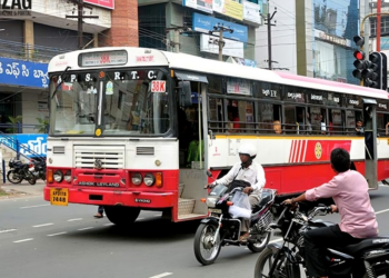 8 interesting types of people you can find in Visakhapatnam buses!