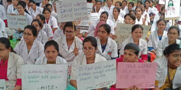 Kolkata doctor rape-murder: 24 hour doctors' protest in Visakhapatnam