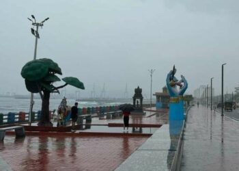 Heavy rains likely to hit Andhra Pradesh, IMD issues red alert