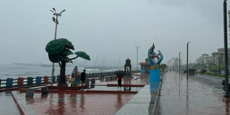 Heavy rains likely to hit Andhra Pradesh, IMD issues red alert