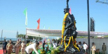 Visakhapatnam honours police martyrs on Police Commemoration Day 2024