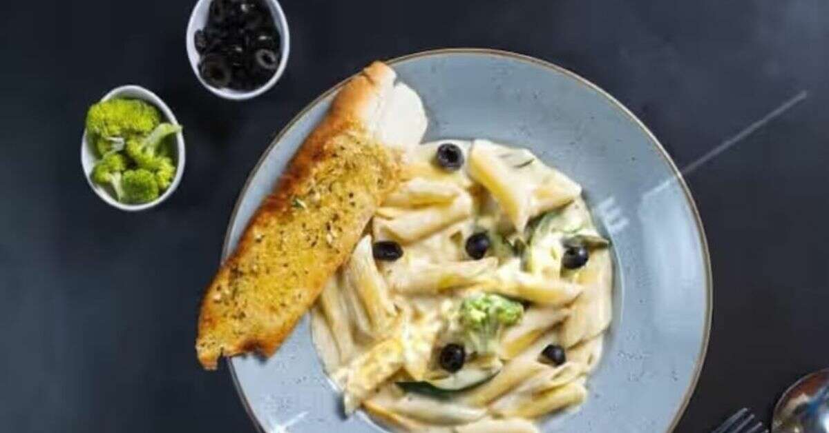 Indulge into THESE creamiest Alfredo Pasta in Visakhapatnam!