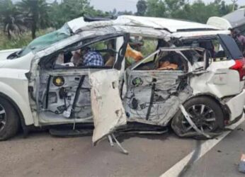 Three of Vizag die in accident near Srikakulam